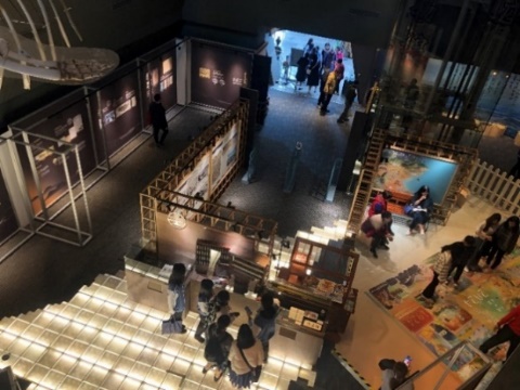 圖1：通車展中前畑彥太郎攝影作品主要運用於「宜蘭線鐵道的創建」 位於主要入口區域，本圖左側區域。