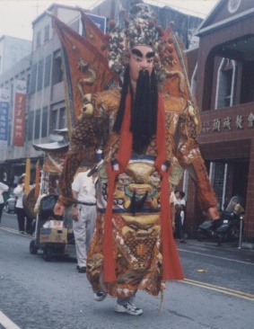 圖4：在頭城大身尪發展史上曾經短暫出現的托塔天王(李靖)大身尪(約在1990年代初期)。(來源：游錫財)