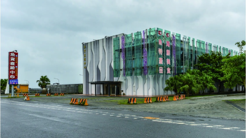 圖13：烏石漁港及魚貨直銷中心 ( 張恆瑞 攝 )。