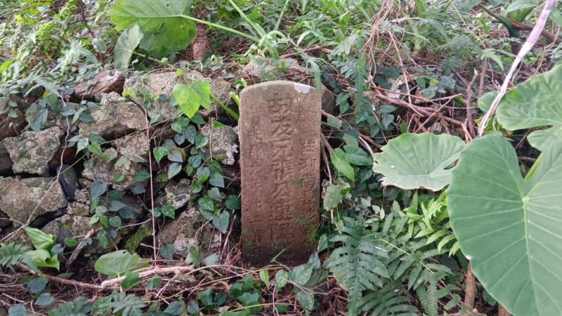 圖4：故友兄張公連陲之墓，鐫刻湖南長沙寧鄉縣 光緒元年十二月立 (許文忠攝)。