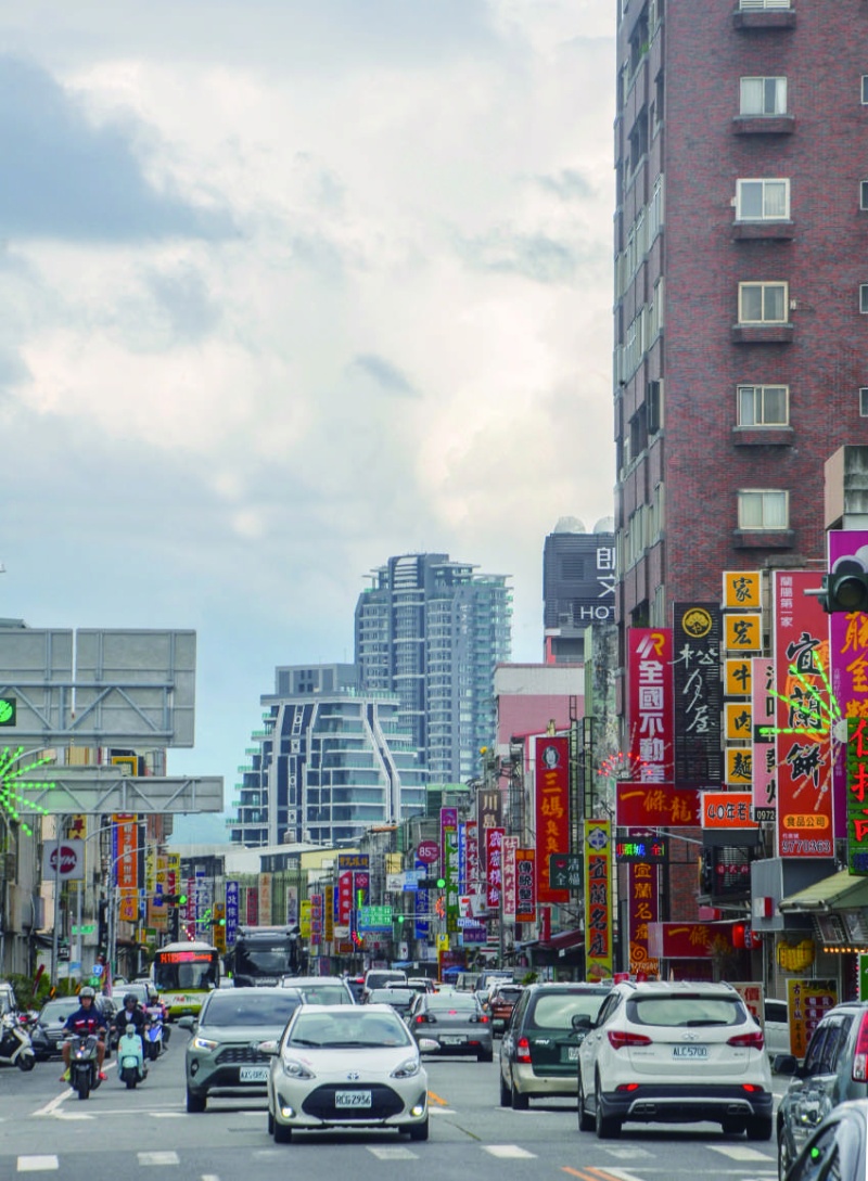 圖25：烏石港細部計畫區 15 層渡假飯店及 30 層建案 ( 台 2 線遠眺 ) 。