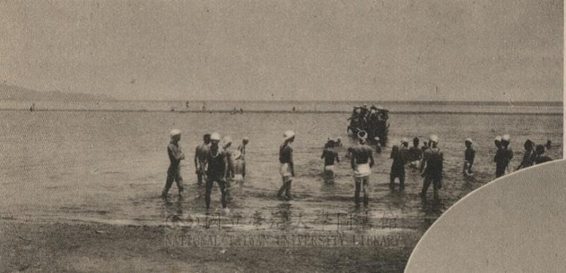 圖4：澳底海水浴場。（資料來源：國 立臺灣大學圖書館「臺灣舊照 片資料庫」）。