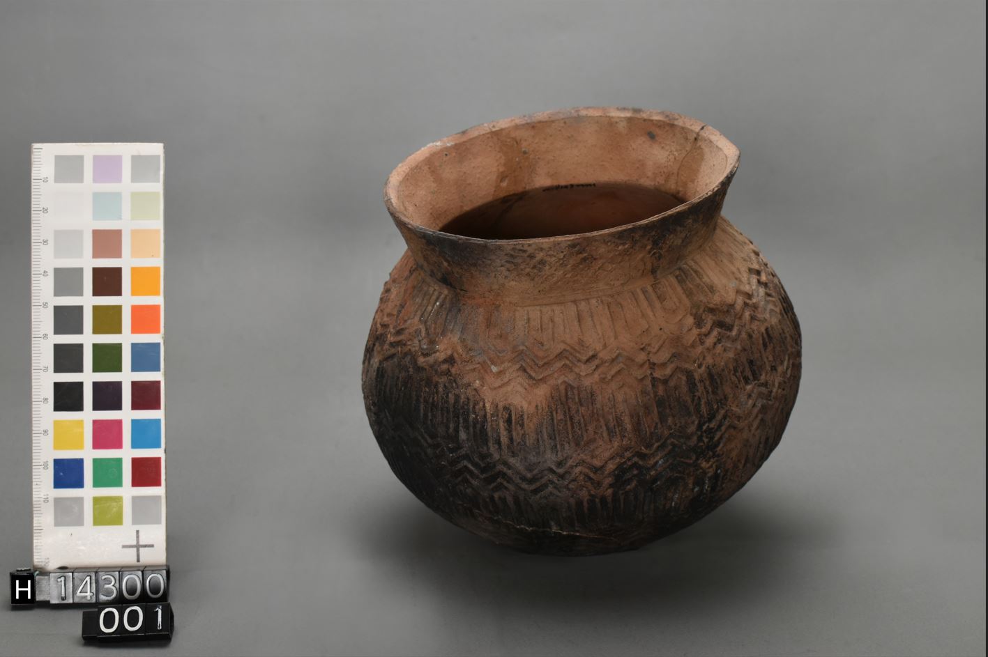 幾何印紋陶罐（蘭陽博物館提供）