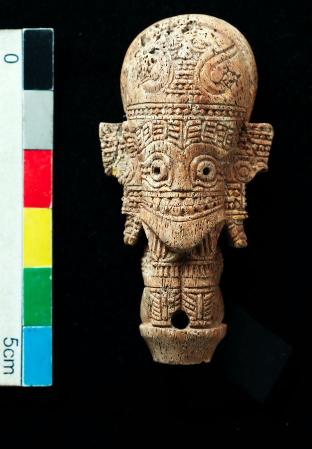 骨質人形刀柄（文化部文化資產局提供）