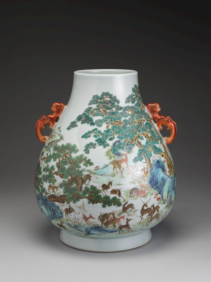 圖12、清乾隆　粉彩雙龍耳百鹿尊（國立故宮博物院提供，臺北，CCBY4.0@www.npm.gov.tw）