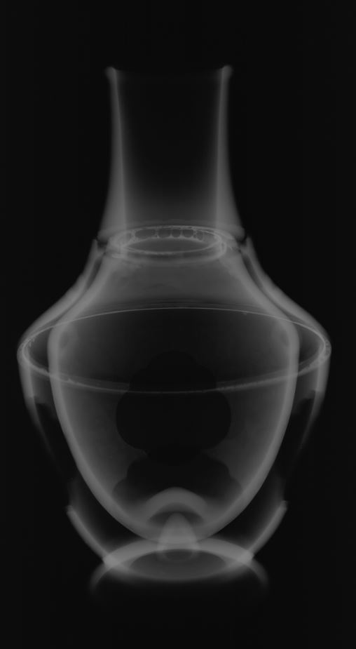 圖14、清乾隆　霽青釉描金游魚轉心瓶x光片（國立故宮博物院提供）