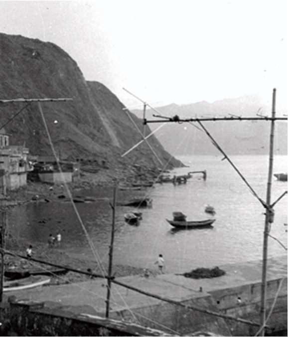 民國50~60年代，住家須裝設天線接收器，才可以收看三台電視台（台視、中視、華視）（黃初芬提供）