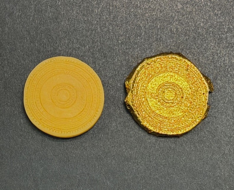 圖6：利用模具及鋁箔紙，讓學員試著模擬史前工藝的製作過程（李孟紋攝）。