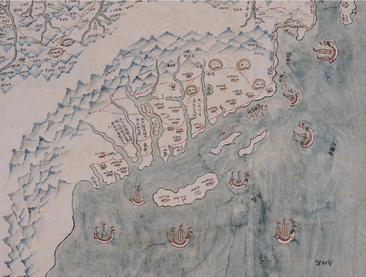 圖4. 由展場中的〈十九世紀臺灣輿圖〉(1804-1812) ，可見海上絡繹不絕的戎客船、平埔族所在的沙洲，以及標示「烏石港口」、頭城等地名。（圖片來源：國立臺灣歷史博物館，蘭陽博物館提供）