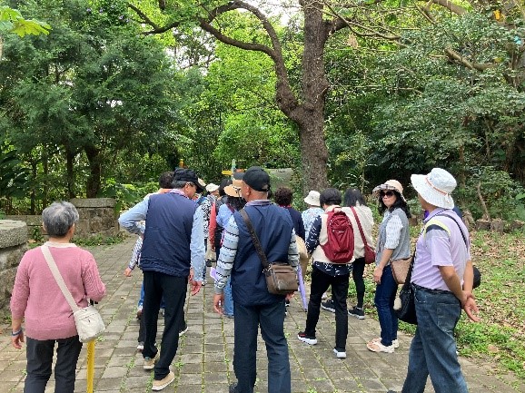 參訪芝山岩生態綠園導覽情形