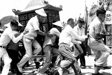 大神轎過火（賴茂盛提供）