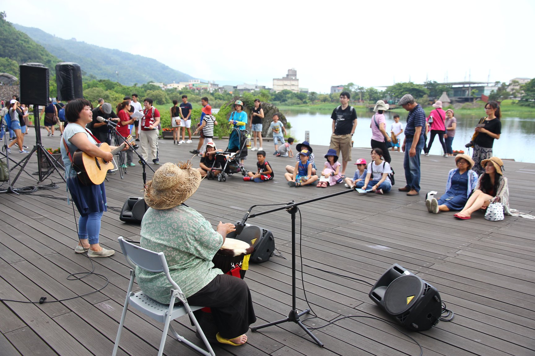 蘭博木棧平台：音樂表演照片