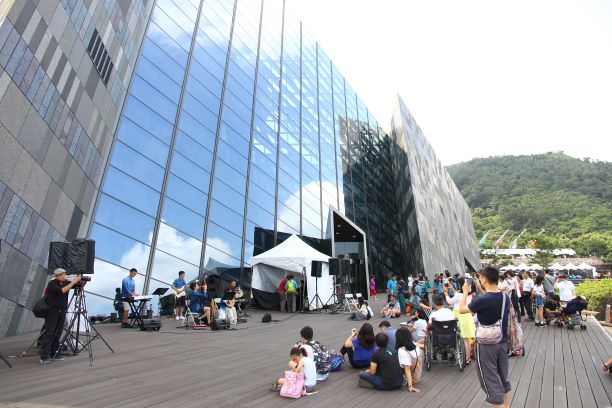 蘭博木棧平台：音樂演出照