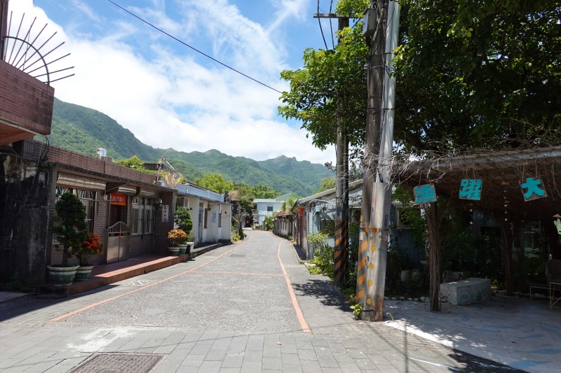 白天的大里老街街景