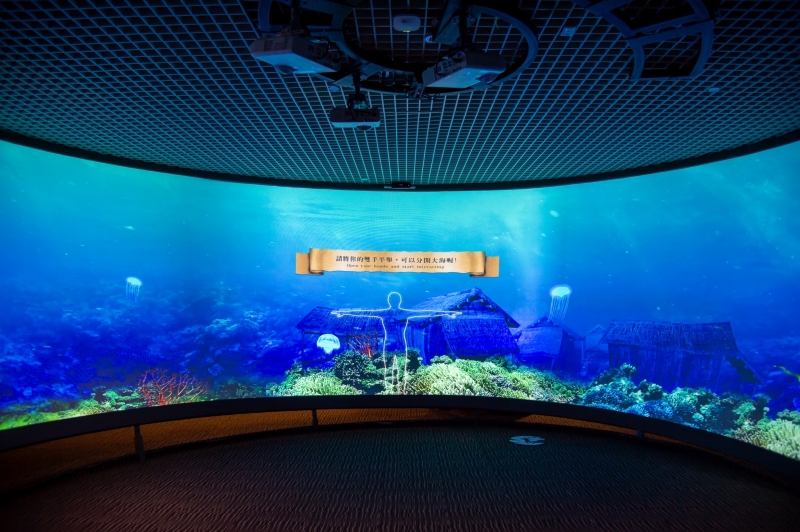 蘭人海洋漫遊－數位互動體驗展，有270度的3D互動影片，也有XR的科技體驗，都是時下最流行、好玩的體驗遊戲。