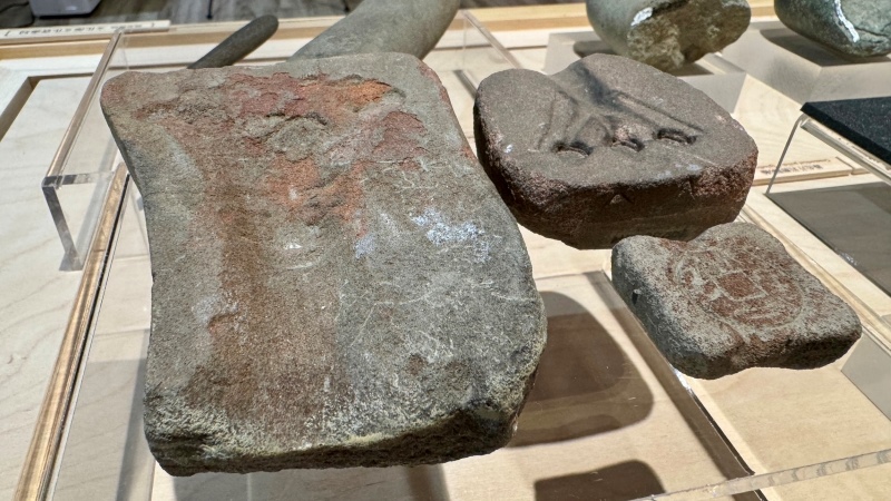 鑄造青銅器的石範