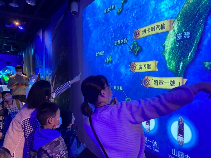透過多媒體科技，讓觀眾了解臺灣沈船位置