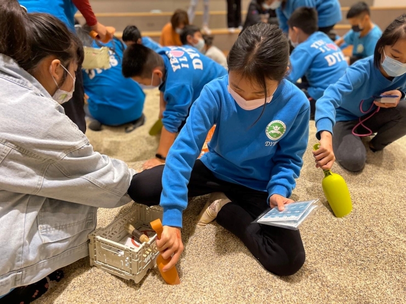 考古探坑是小朋友的最愛