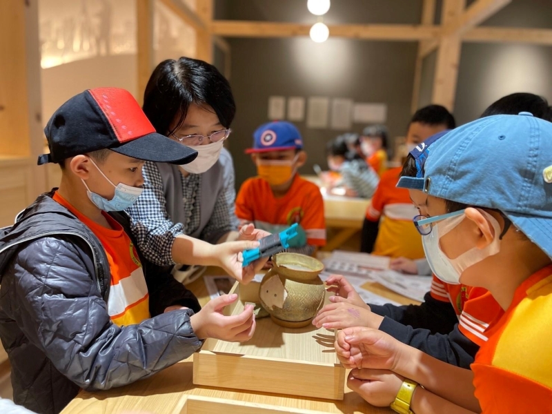 兒童考古探索廳的探索考古工作室區，可以學習發掘、紀錄、量測、修復、研究等考古過