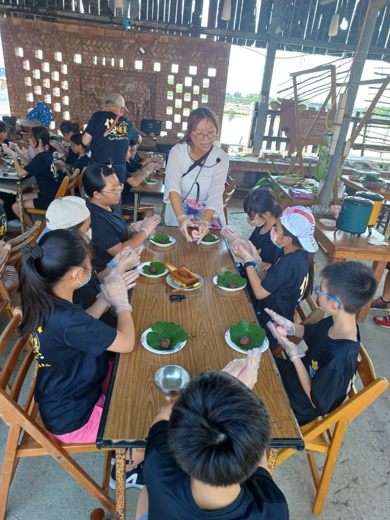 宜蘭縣探索文化場館藝文之旅，農村牛耕米食體驗紅龜裸DIY。