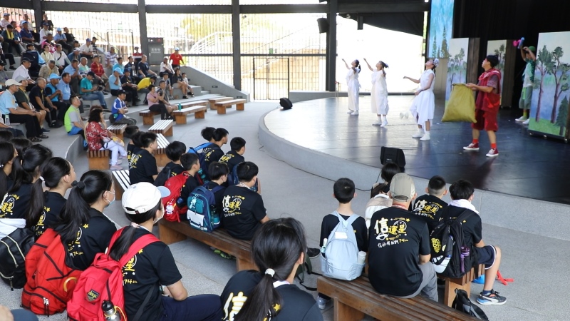 宜蘭縣校外文化體驗，安排到傳藝中心觀賞馬戲表演。