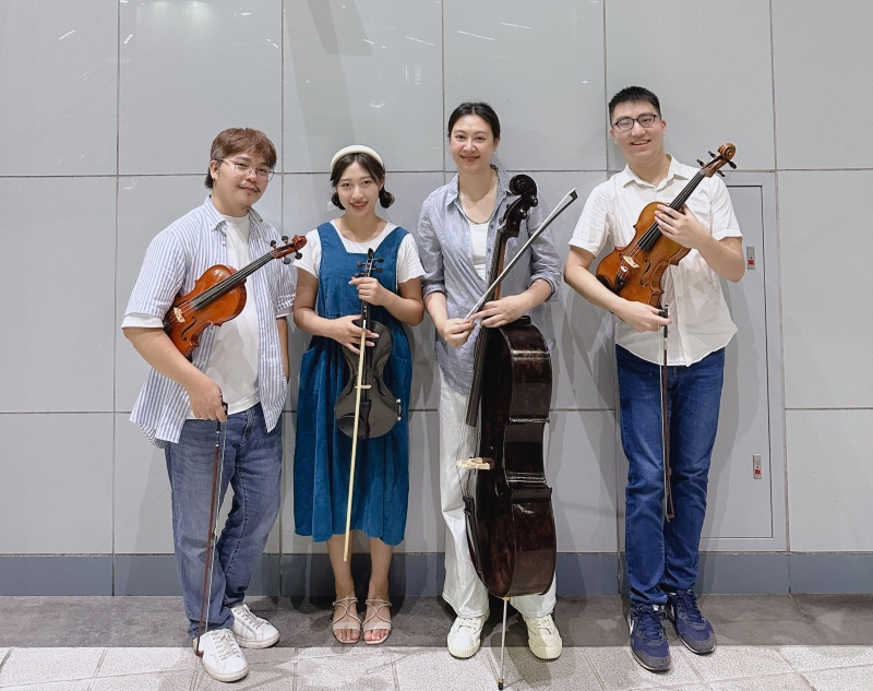 小畫家弦樂四重奏團員合影照