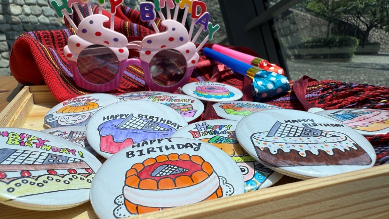 生日紀念胸章免費送，全館幫你慶生