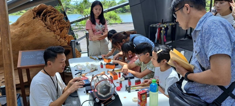 烏石港永續市集，有許多手作市集攤位與體驗活動